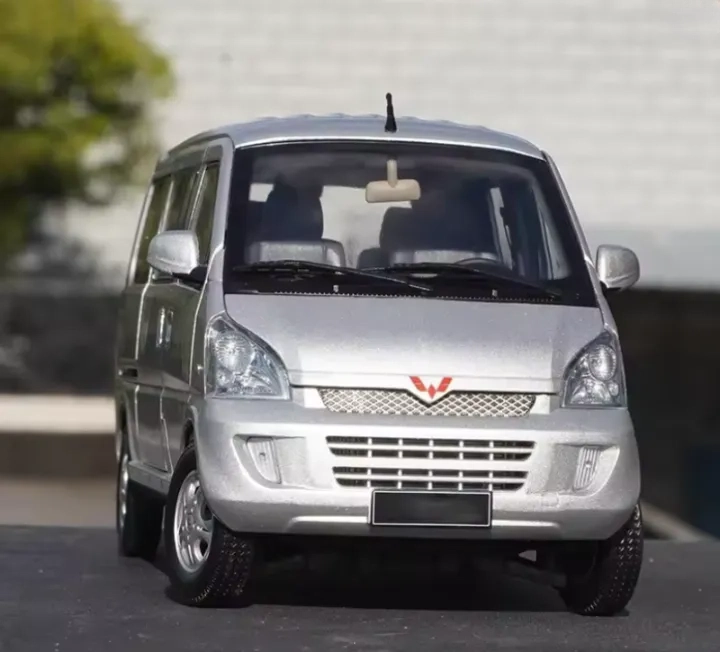 1:18 scale die-cast SAIC-GM-Wuling Glory All-Wheel Drive MPV Van alloy simulation model car for collectors, toys, and gifts for car enthusiasts.