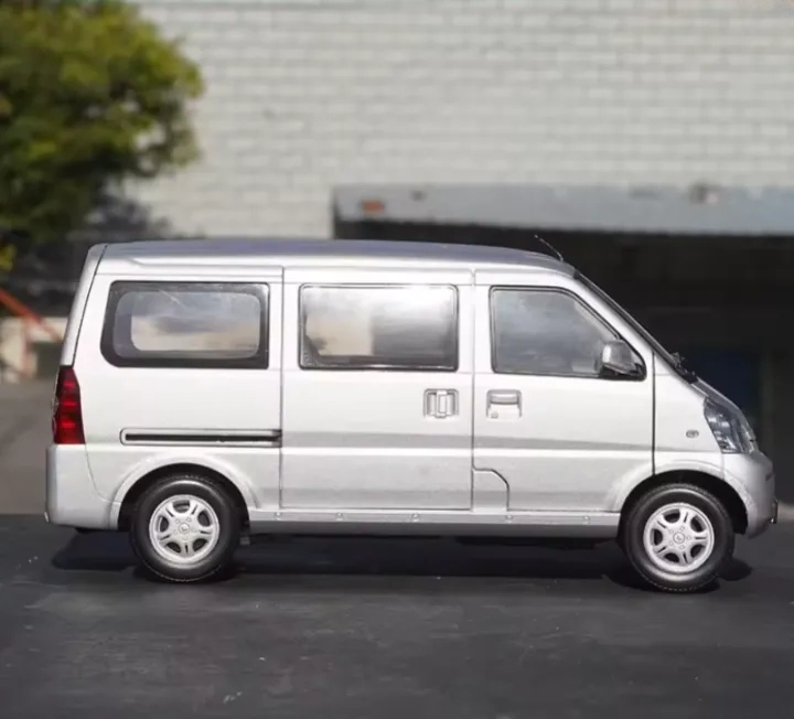 1:18 scale die-cast SAIC-GM-Wuling Glory All-Wheel Drive MPV Van alloy simulation model car for collectors, toys, and gifts for car enthusiasts.