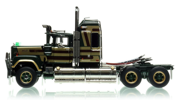 Mack Bicentennial Superliner II Tandem-Axle Sleeper - Captain Cook AU