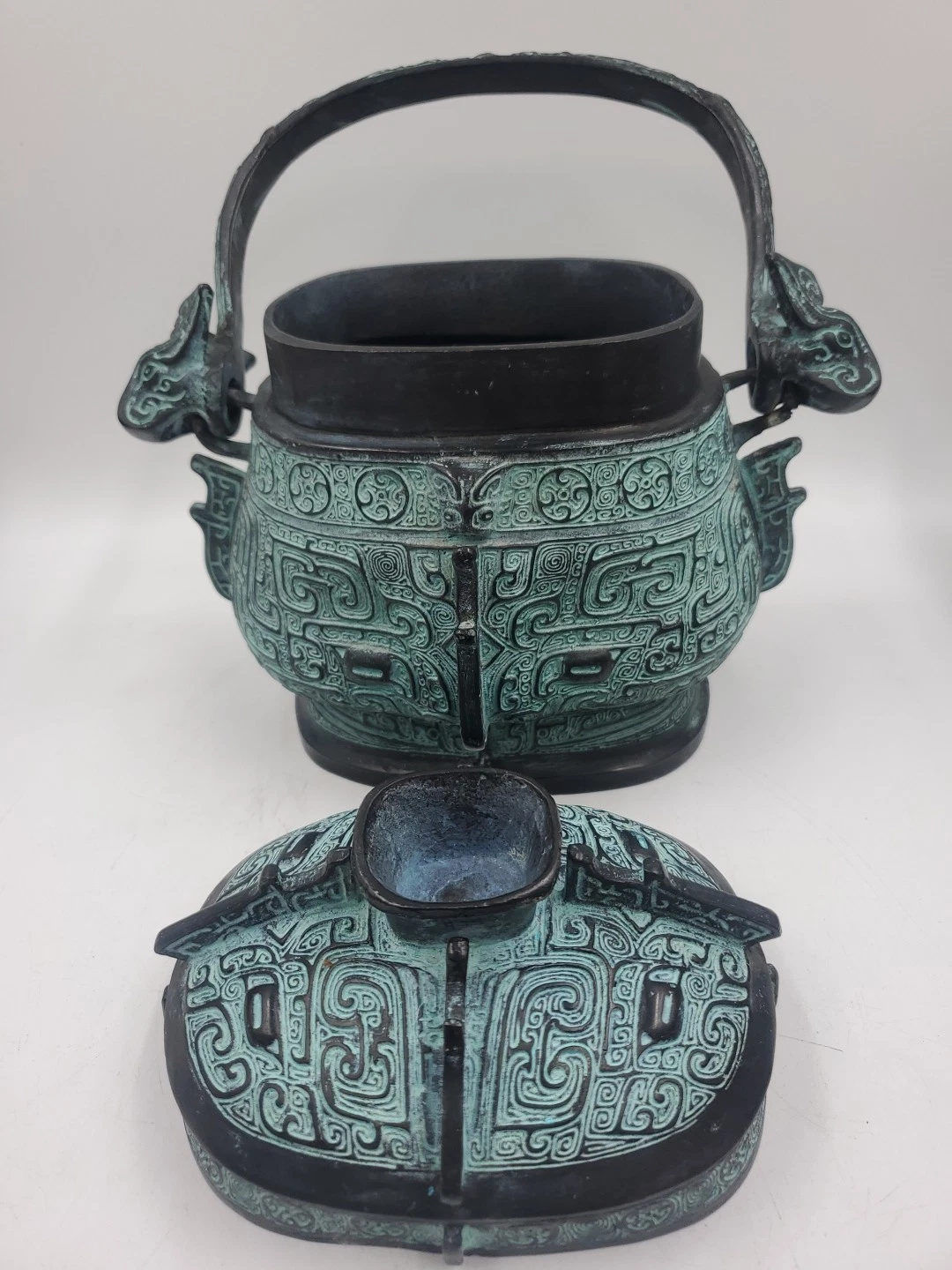 Chinese Reproduction Western Zhou Dynasty Bronze Ware Wine Vessel Beast Dragon