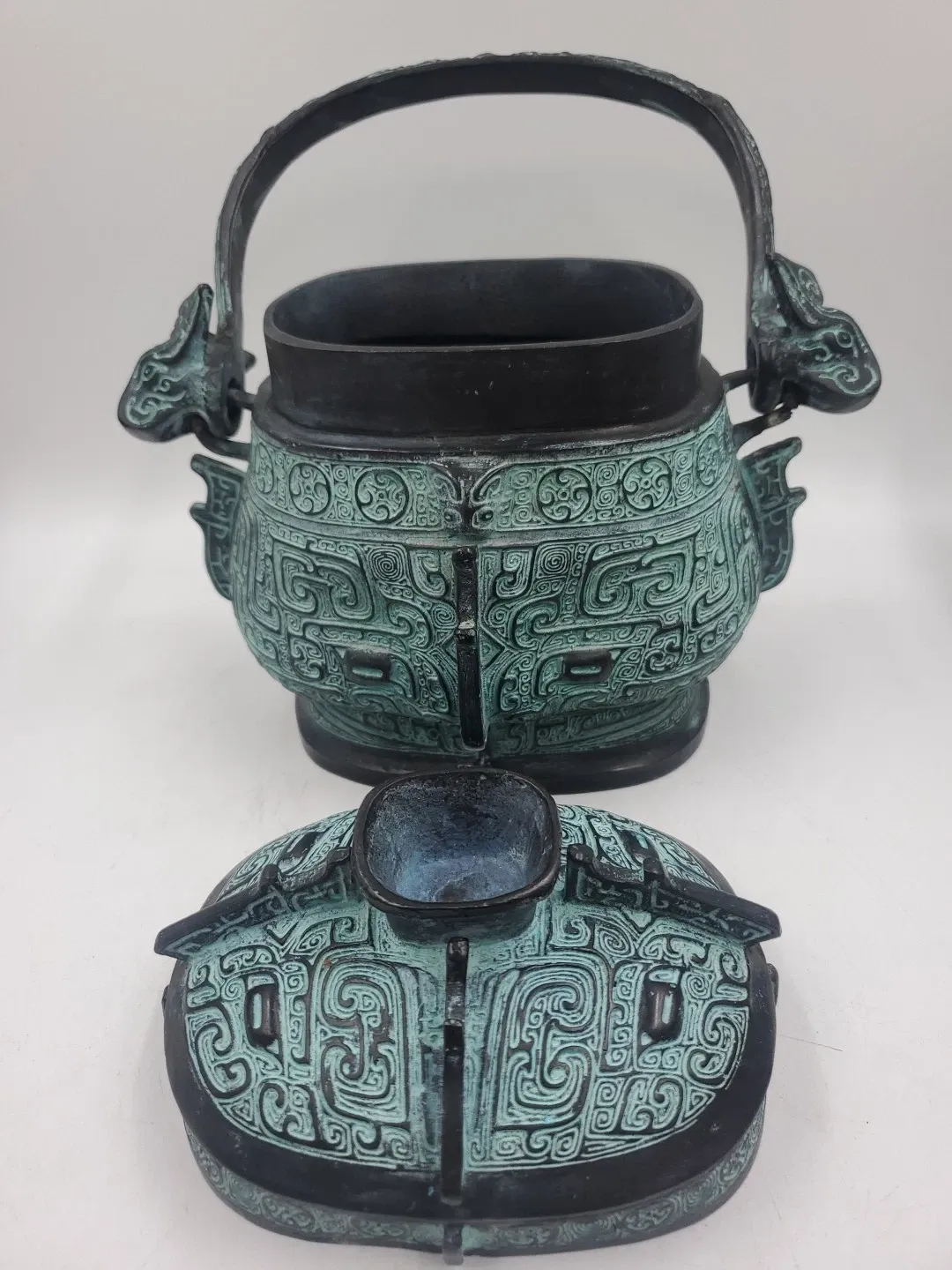 Chinese Reproduction Western Zhou Dynasty Bronze Ware Wine Vessel Beast Dragon