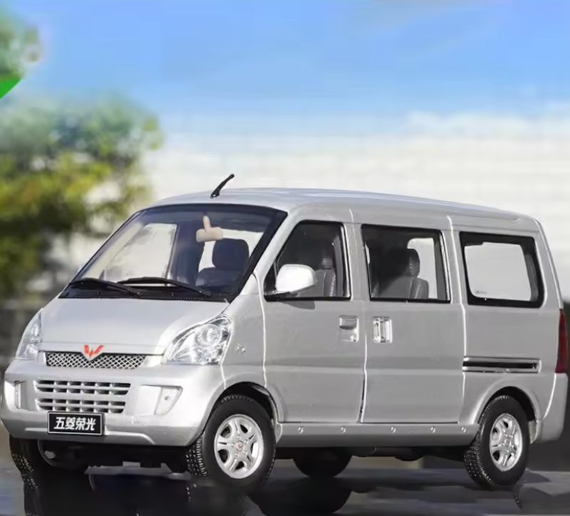 1:18 scale die-cast SAIC-GM-Wuling Glory All-Wheel Drive MPV Van alloy simulation model car for collectors, toys, and gifts for car enthusiasts.
