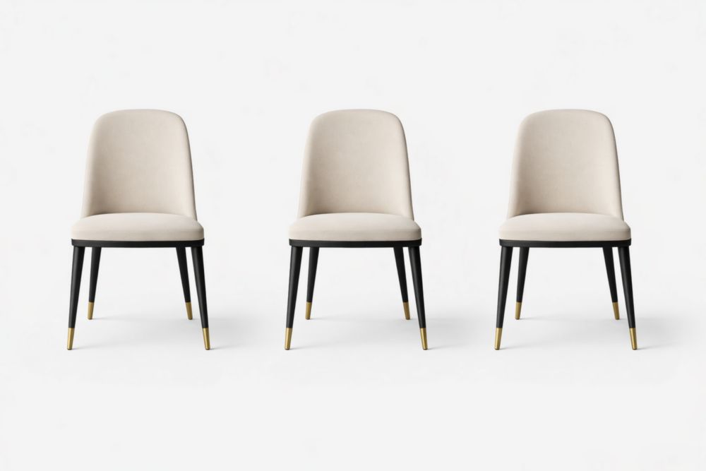Ensemble de 3 chaises en tissu beige avec pieds en métal noir et embouts dorés