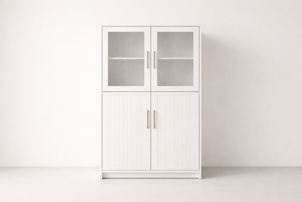 Armoire en bois blanc avec portes en verre cannelé