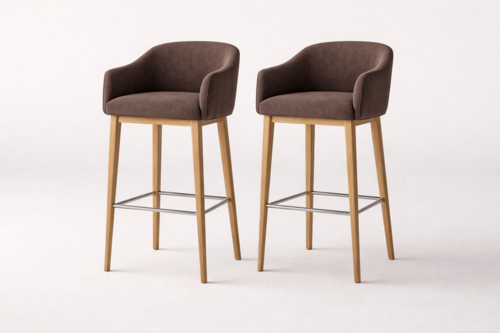 Set di 2 sgabelli da bar in tessuto poliestere marrone con struttura in legno massello e poggiapiedi in Alluminio-Decorivelo