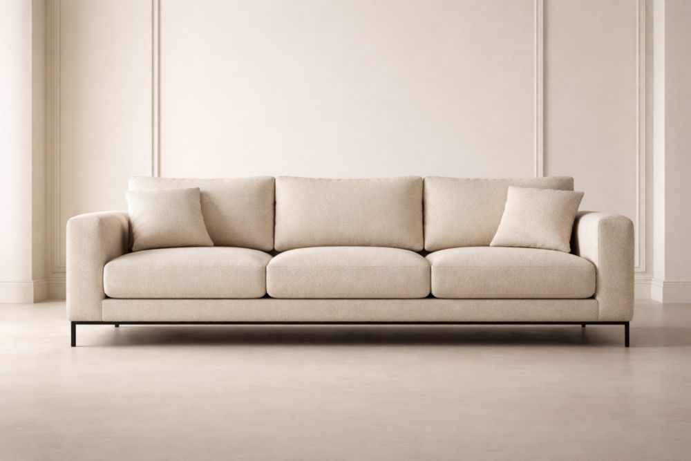 Divano a tre posti in tessuto beige con struttura in metallo