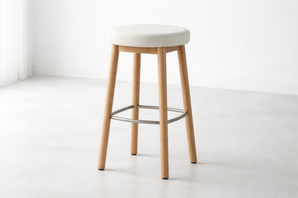 Sgabello da bar in legno massello con seduta in pelle sintetica bianca