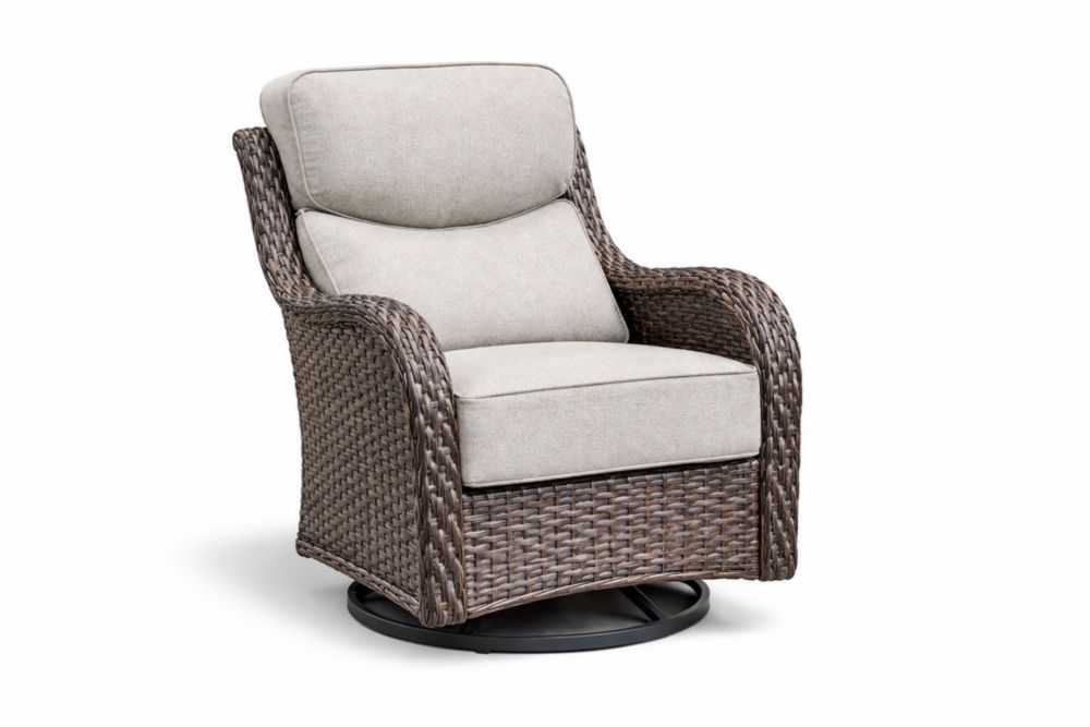 Fauteuil pivotant en rotin synthétique brun avec coussins en tissu beige