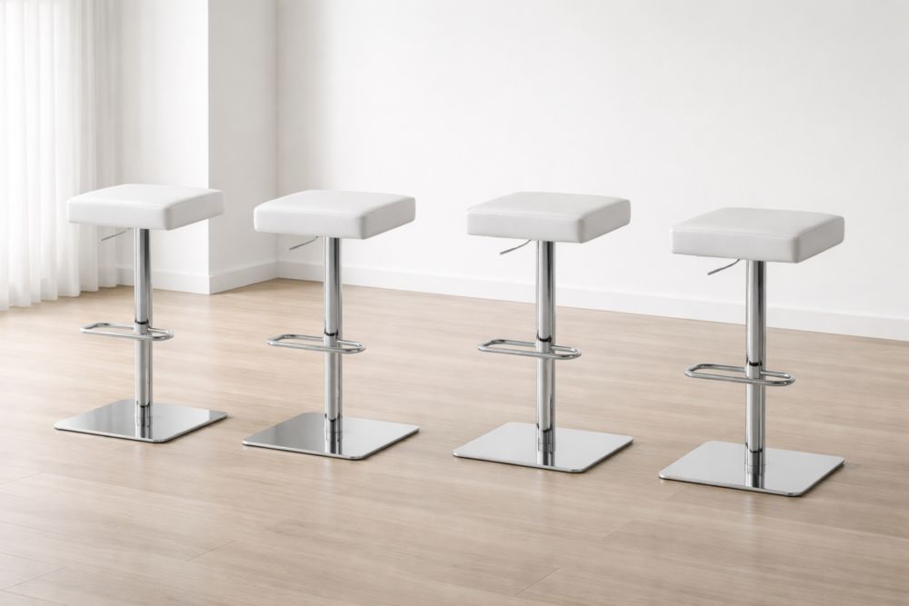 Set di 4 sgabelli regolabili in similpelle bianca con base cromata.