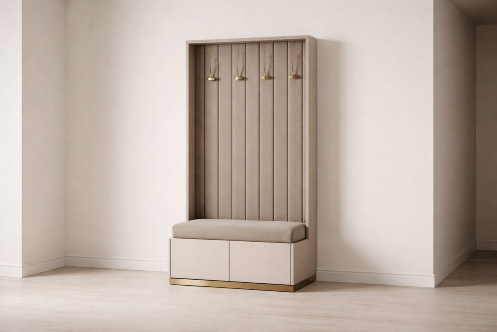 Panca in legno e tessuto con appendiabiti imbottito beige