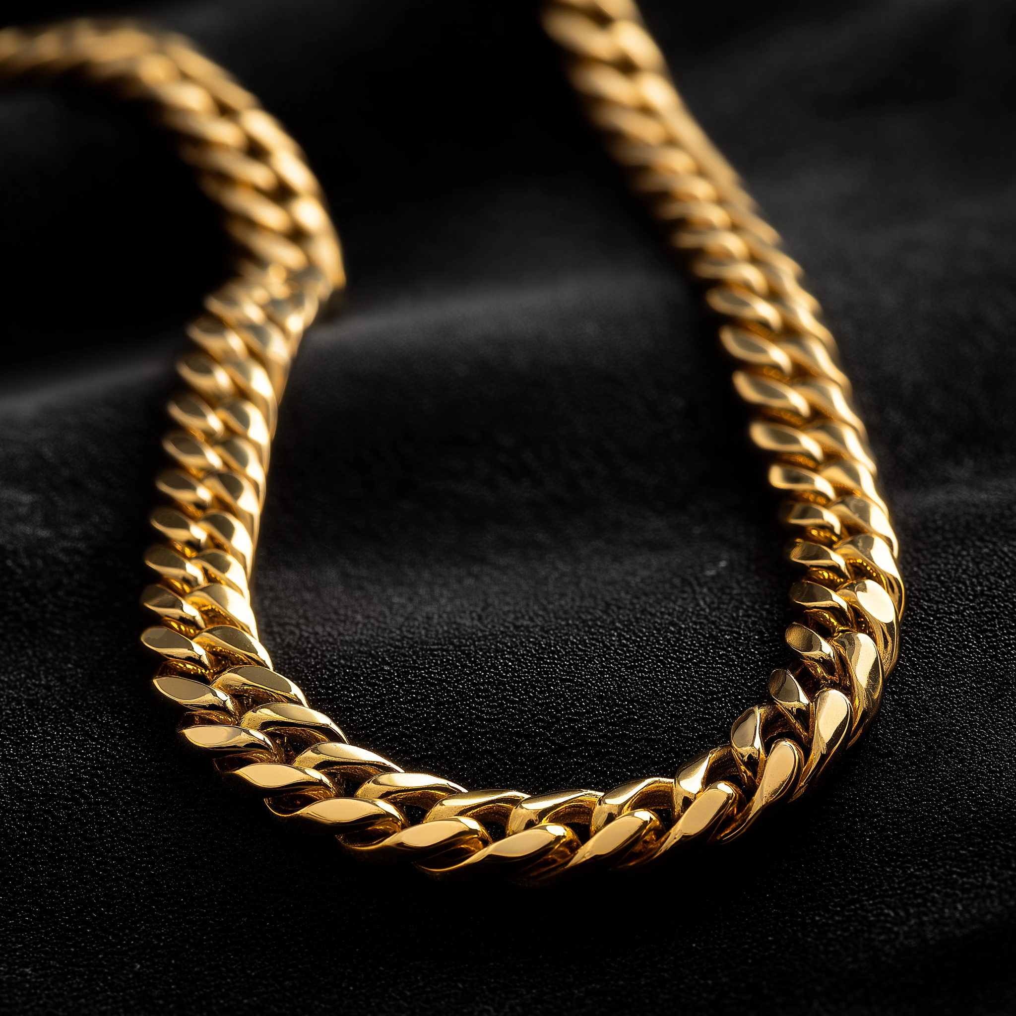 Miami Cuban Link Chain in Yellow Gold (6mm)