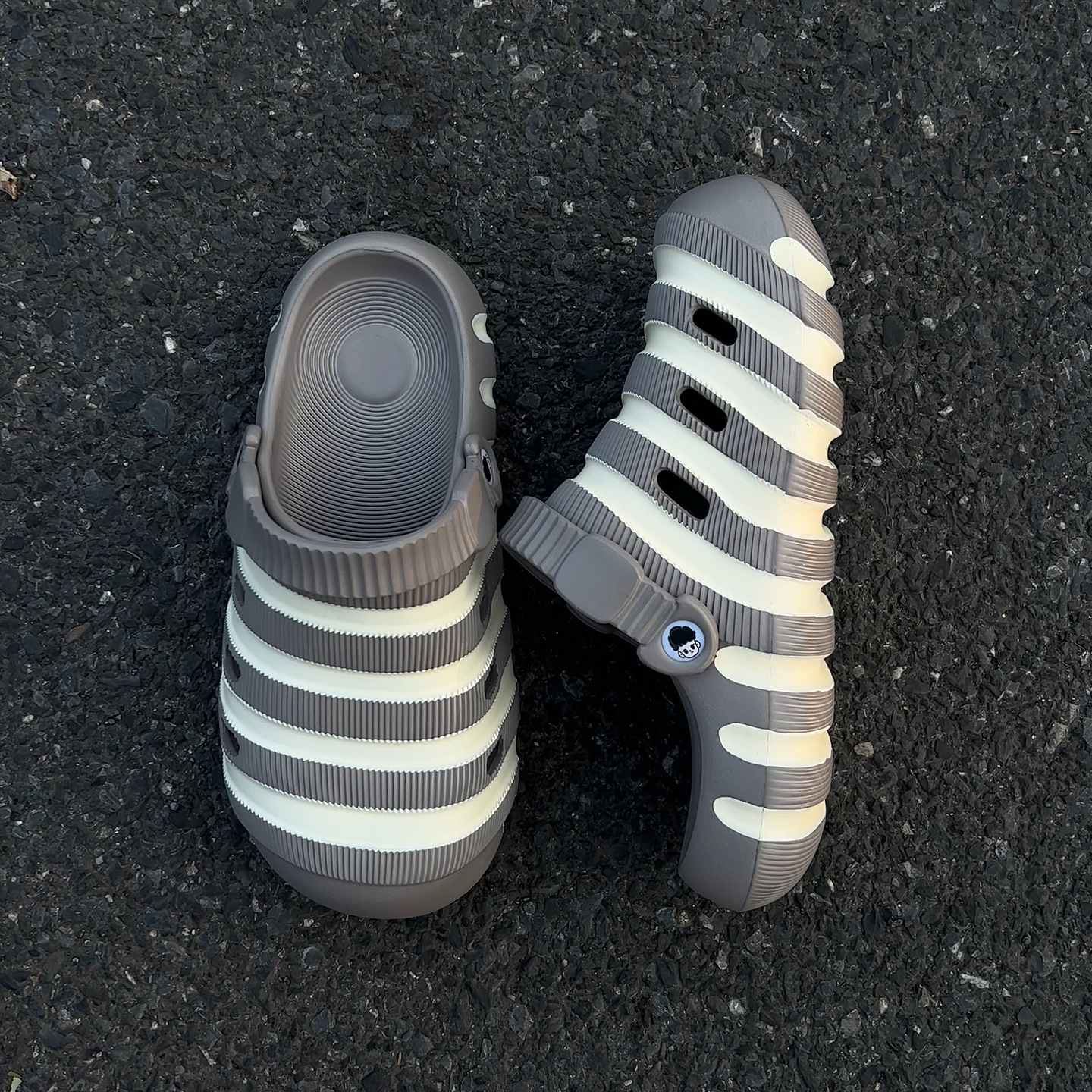Iconic Shell-Toe Striped EVA Clogs: Retro Style, Modern Comfort 🪩