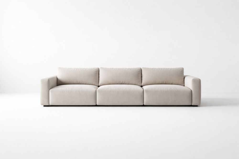 Divano a tre posti in tessuto beige con struttura in legno massello