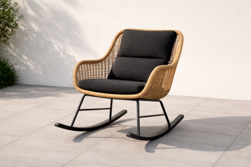Fauteuil à bascule en rotin et métal avec coussins noirs