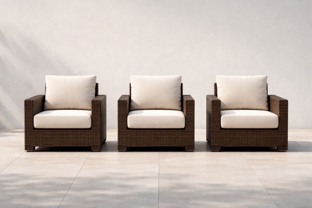 Ensemble de 3 fauteuils d'extérieur en rotin synthétique marron avec coussins écrus