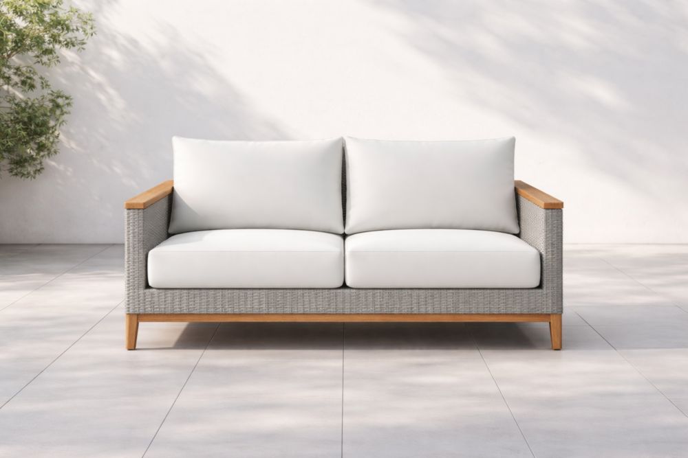 Canapé 2 places en rotin gris et coussins blancs