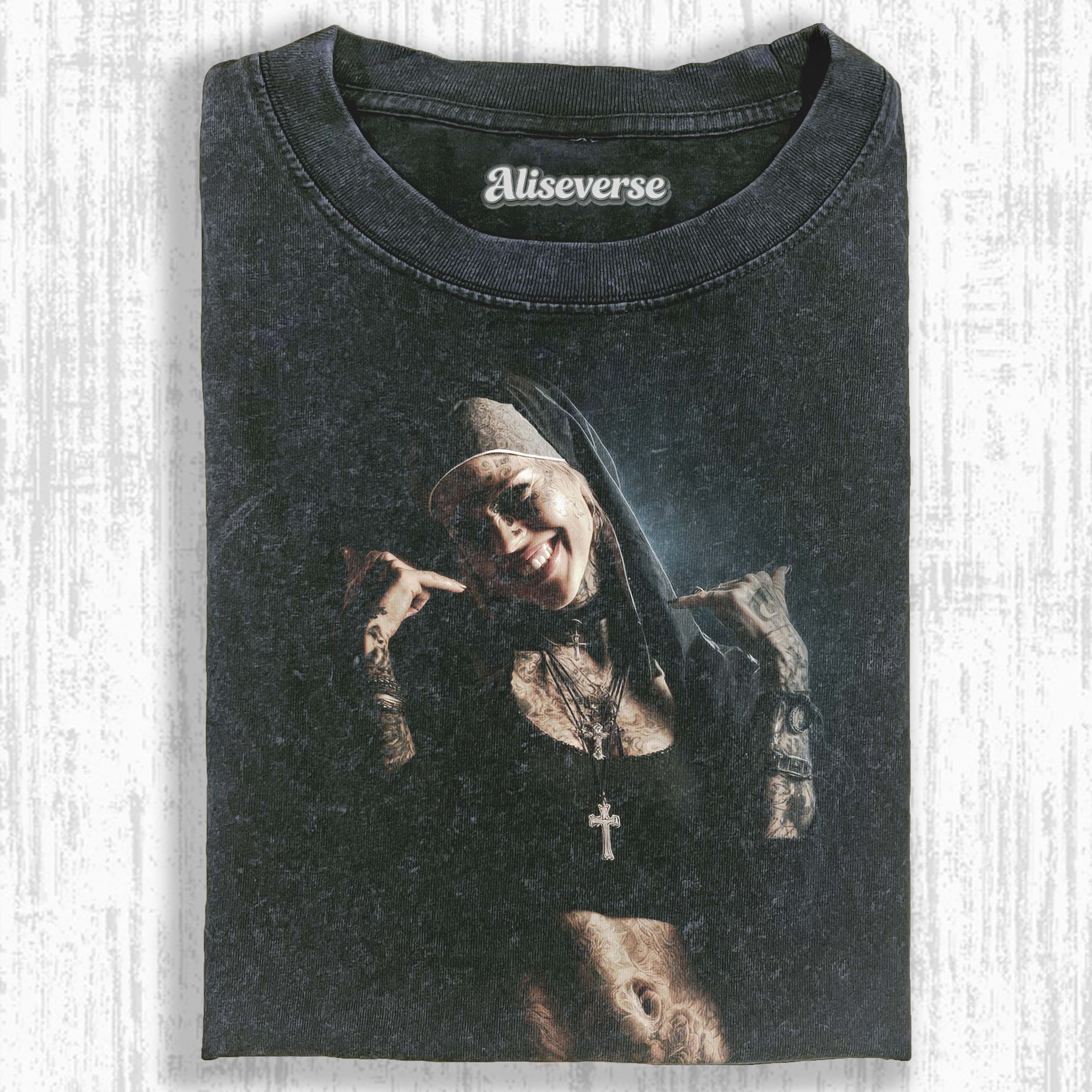 NUNS T-SHIRT