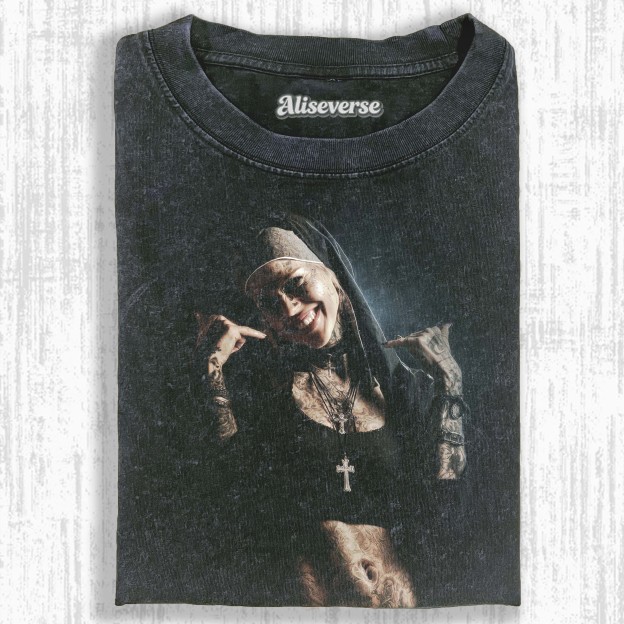 NUNS T-SHIRT