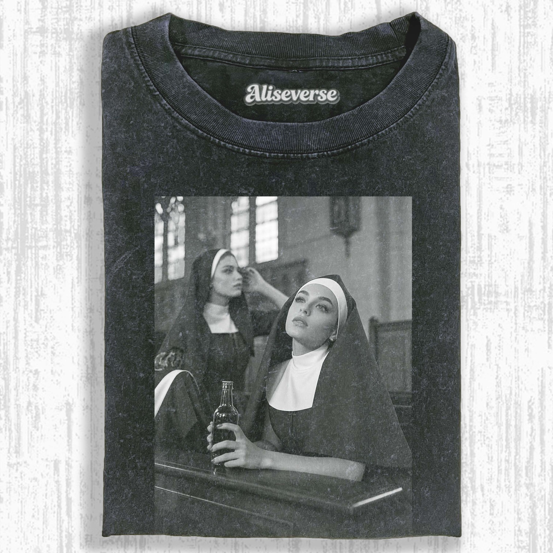 NUNS T-SHIRT