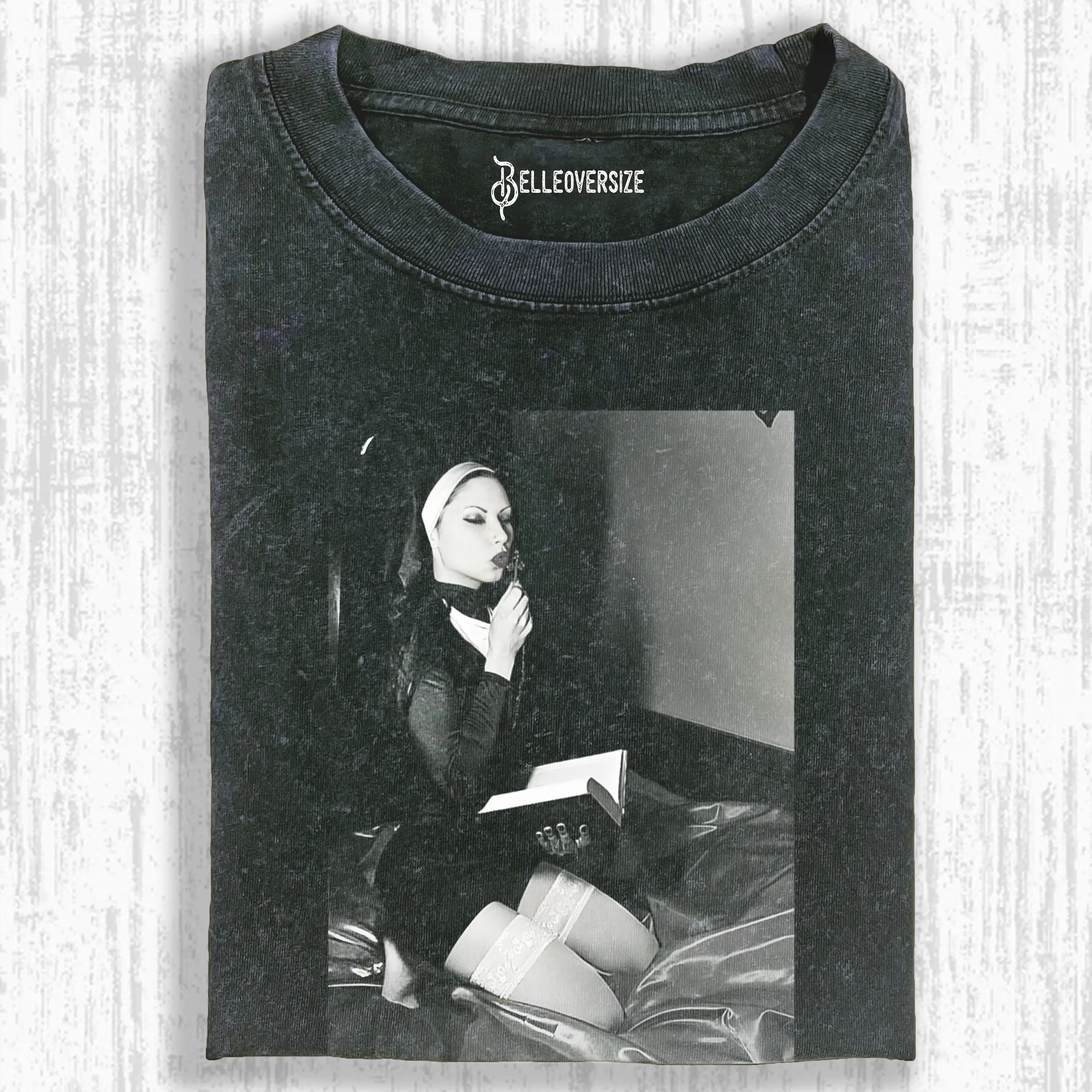 NUNS T-SHIRT