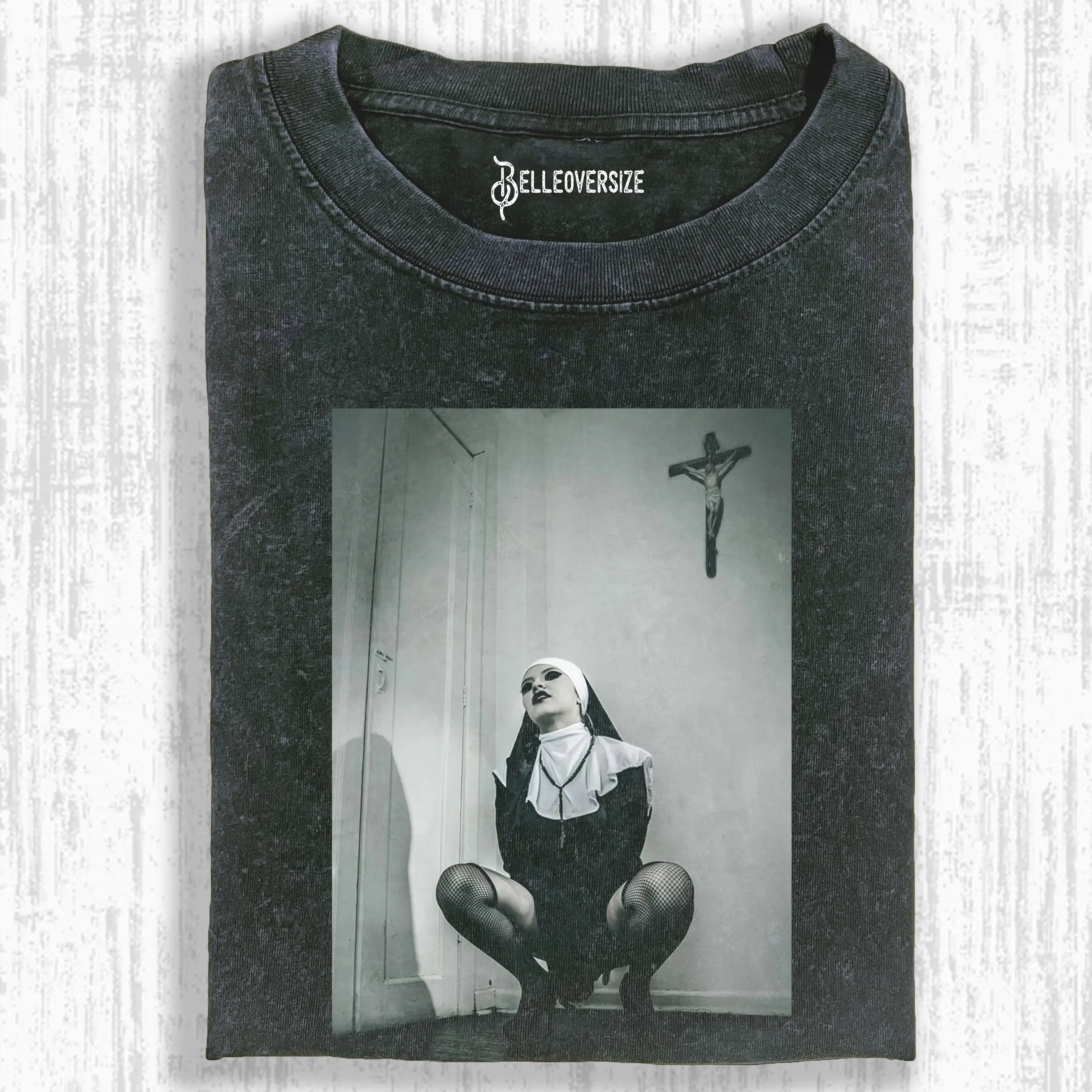 NUNS T-SHIRT