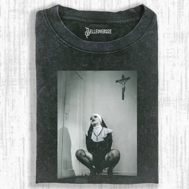 NUNS T-SHIRT