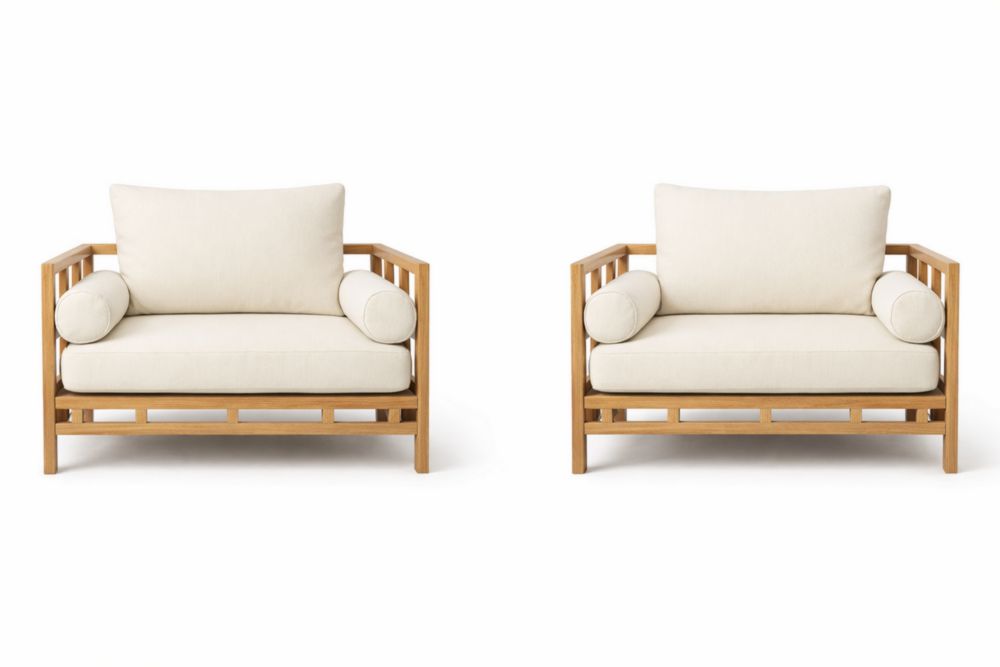 Paire de fauteuils en bois massif et tissu crème