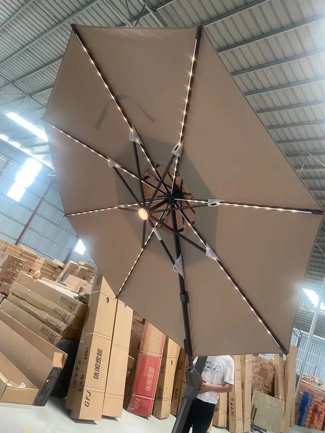 LED Light Parasol Professionnel Luxurious Simulated Beach Sunshade Polyester Umbrella Garden Outdoor Umbrella for Restaurant