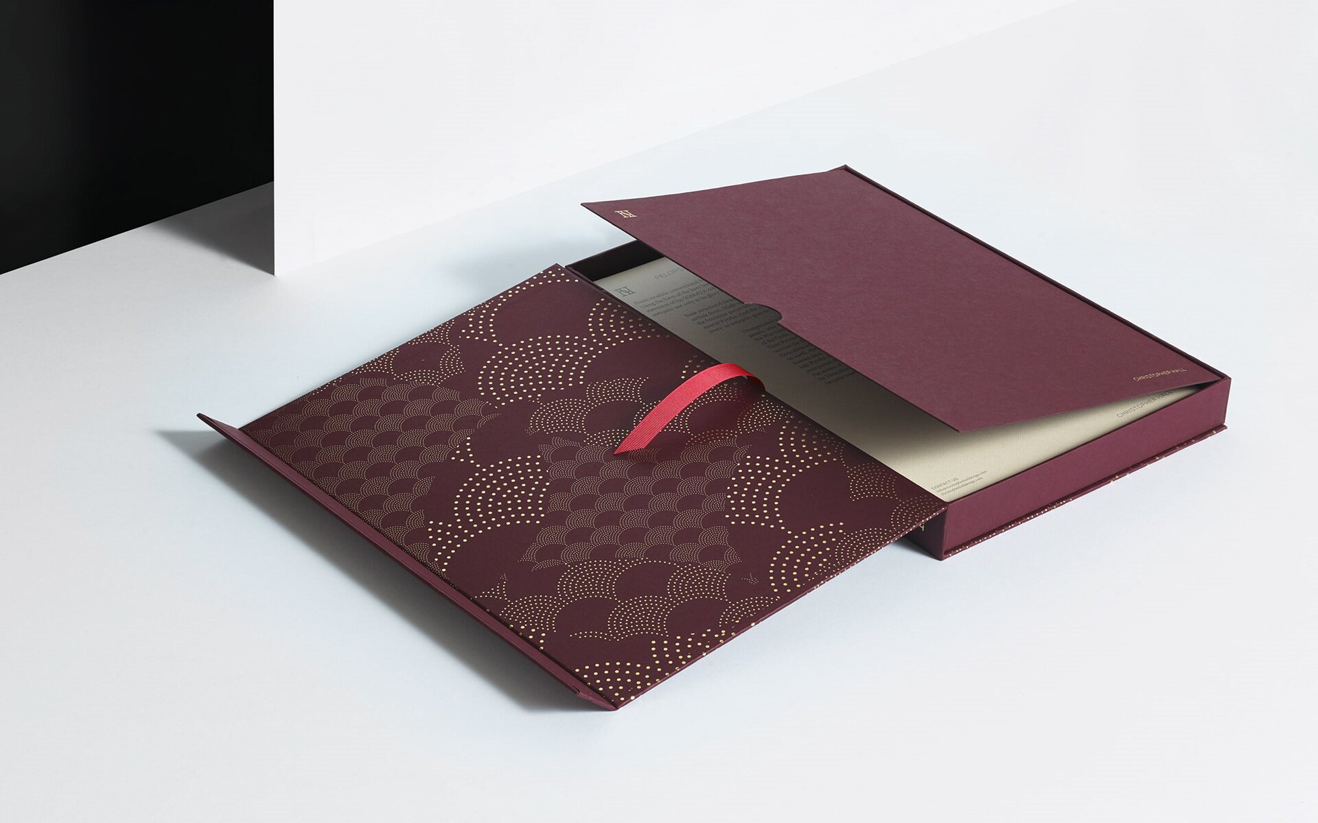 Premium Magnetic Closure Folder Box