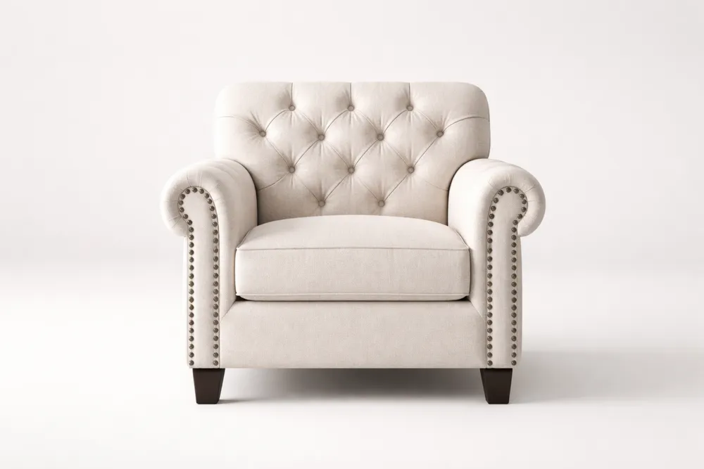 Fauteuil en tissu crème avec pieds en bois de chêne