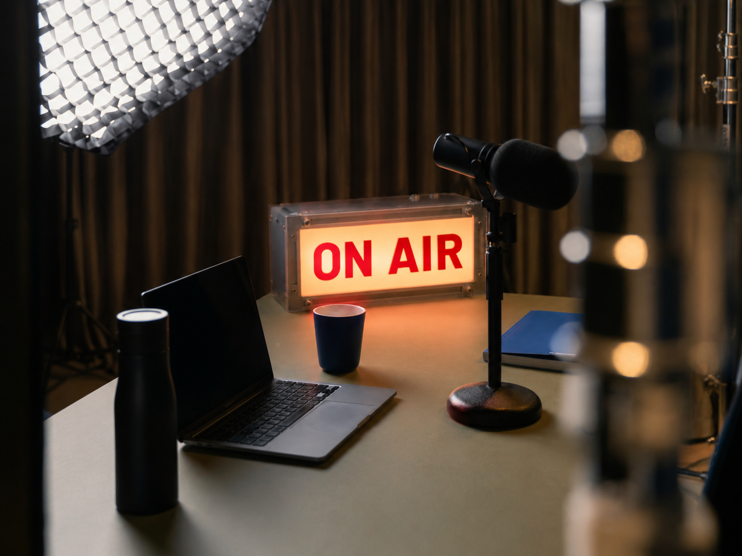 ALULUME ON AIR aluminum frame