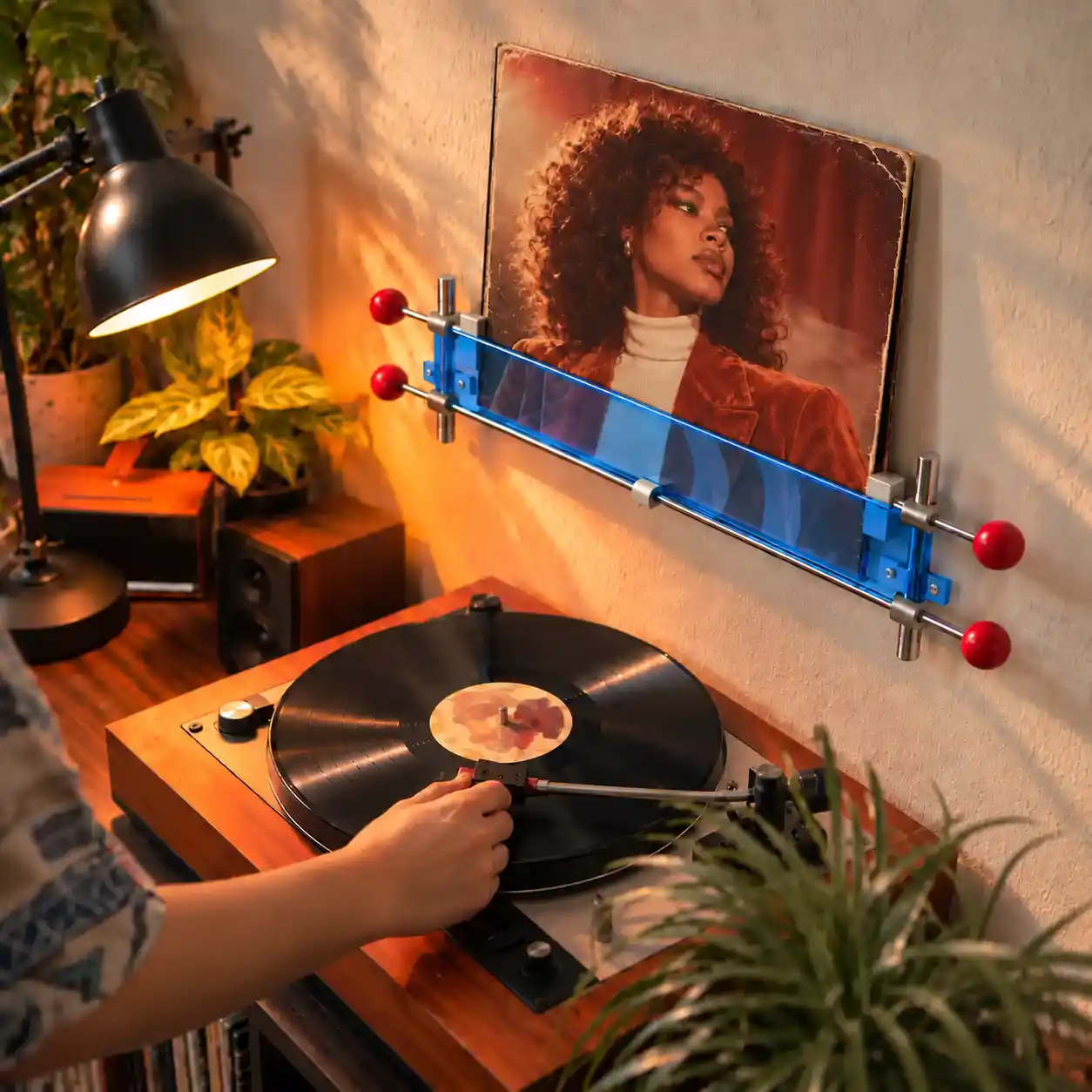 Single VINYL AXIS shelf mounted close to a turntable or listening spot