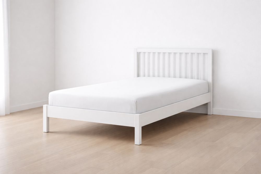 Lit simple en bois massif blanc
