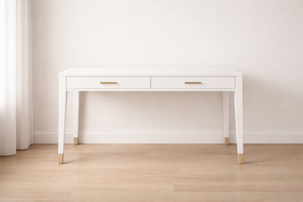 Bureau en bois blanc avec tiroirs en métal doré