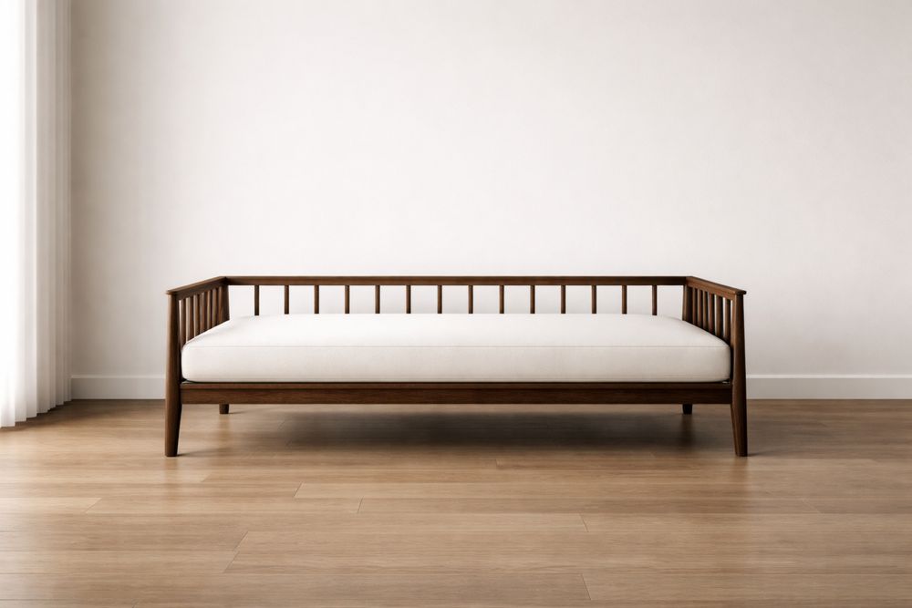 Canapé-lit en bois marron avec matelas blanc