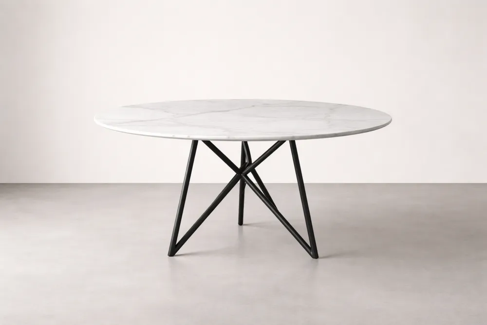 Table ronde en marbre avec pieds en acier noir