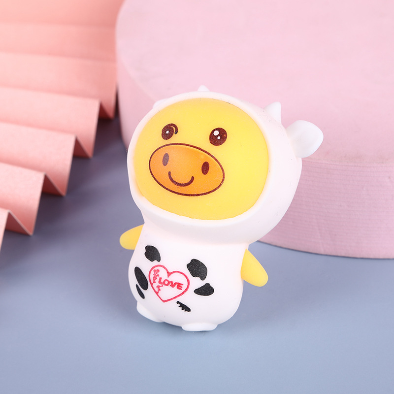 皮をむいたバナナを握るおもちゃ