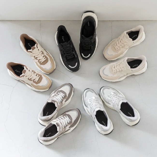 送料無料！コラボレーションモデル レディーススリッポンスニーカー手を使わずに着脱可能で、立ったまま簡単に履けます。快適で通気性に優れ、反射素材を採用。ウォーキングに最適で、男女兼用。旅行・カジュアル・外出時など、幅広いシーンで活用できます。