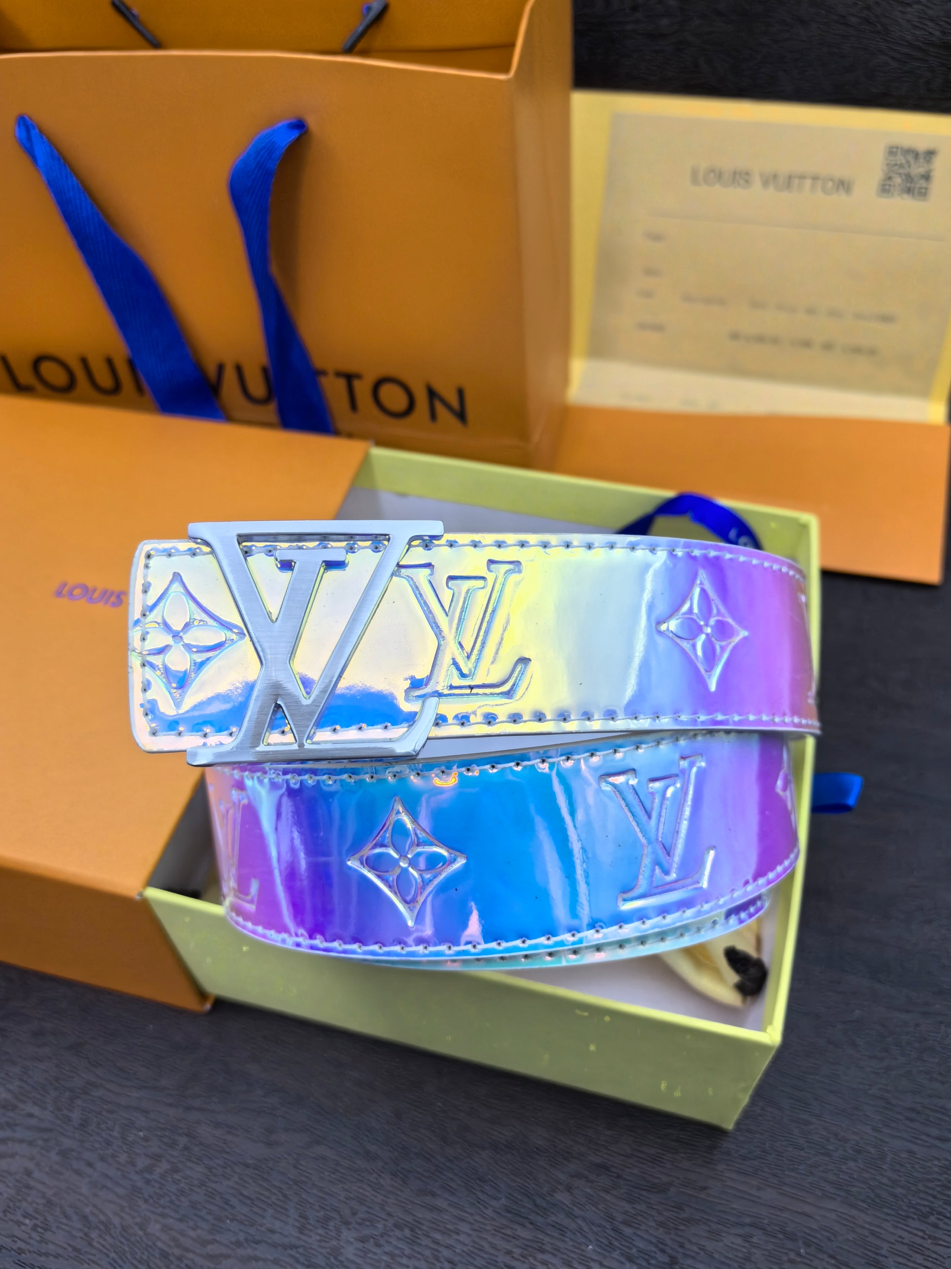 Unique and sparkling diamond belt leather belt