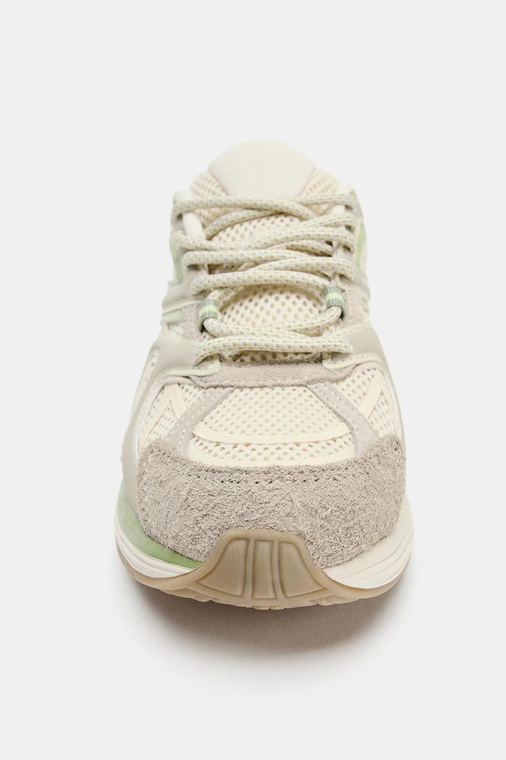 BASKETS DE SPORT À CONTRASTES