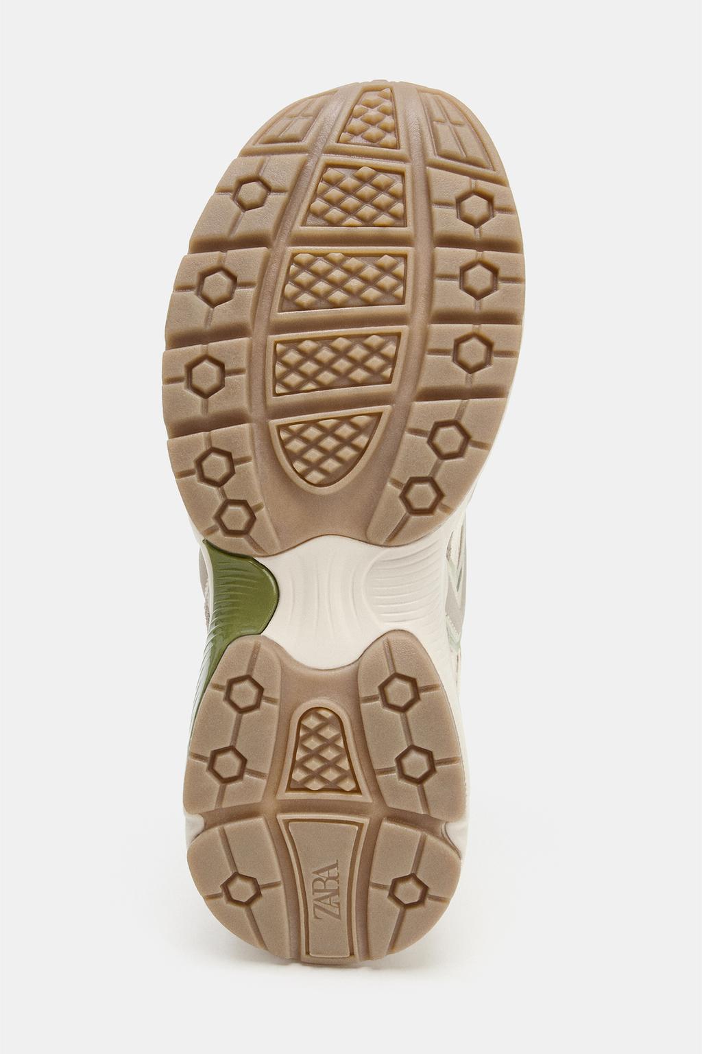 BASKETS DE SPORT À CONTRASTES