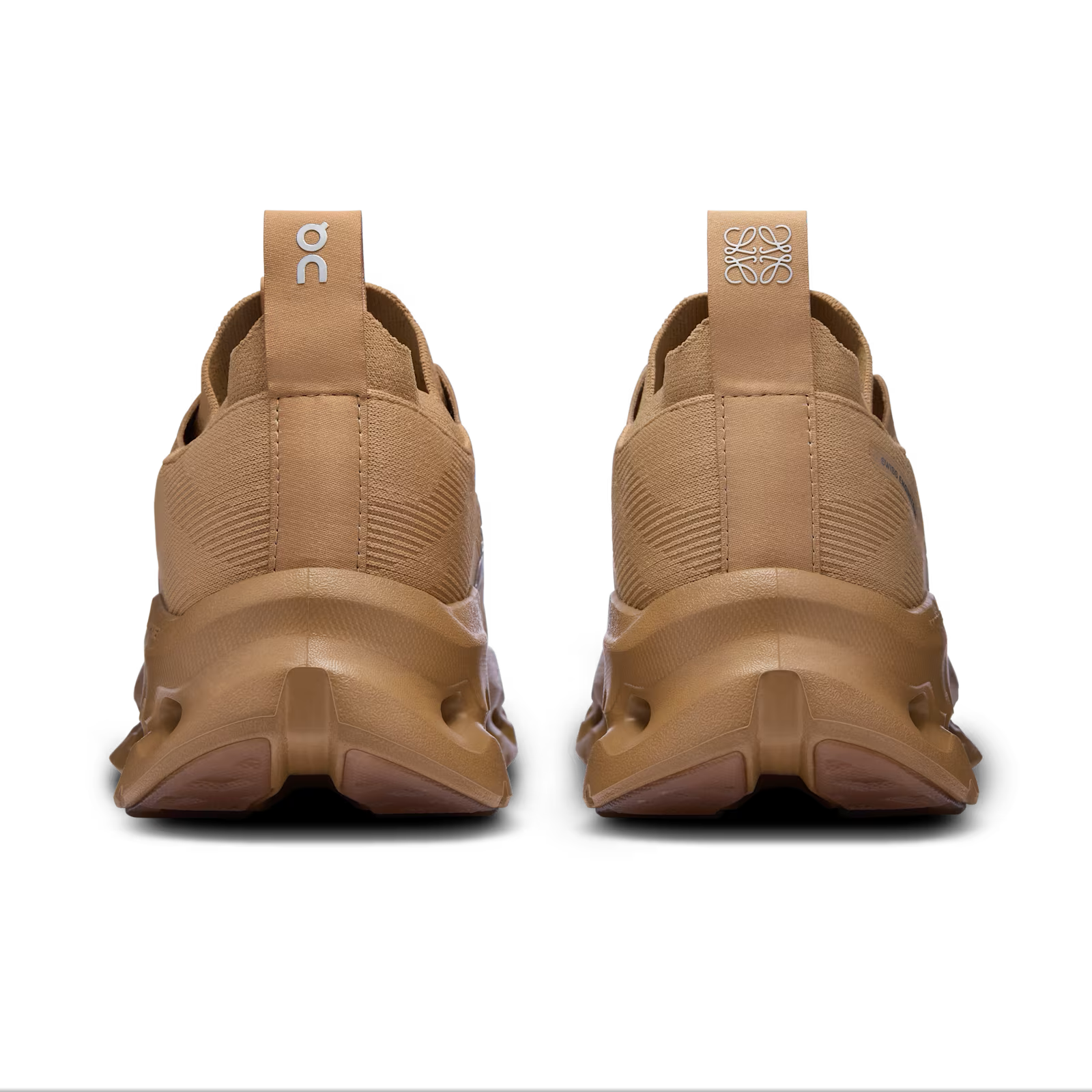 On × LOEWE Cloudtilt Femme Dark Sand