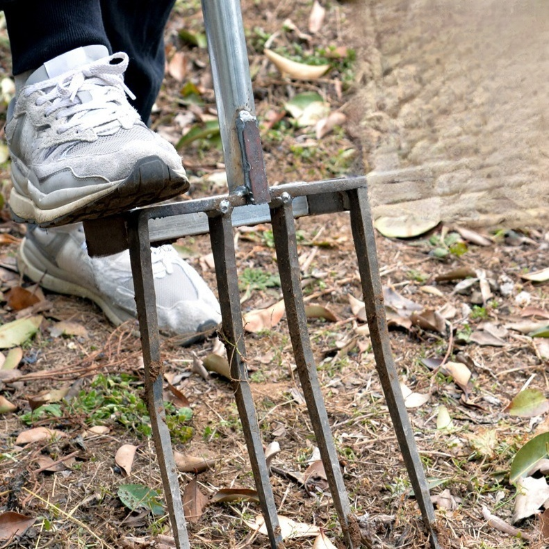 Multifunktionale Eisengabel mit Holzgriff
