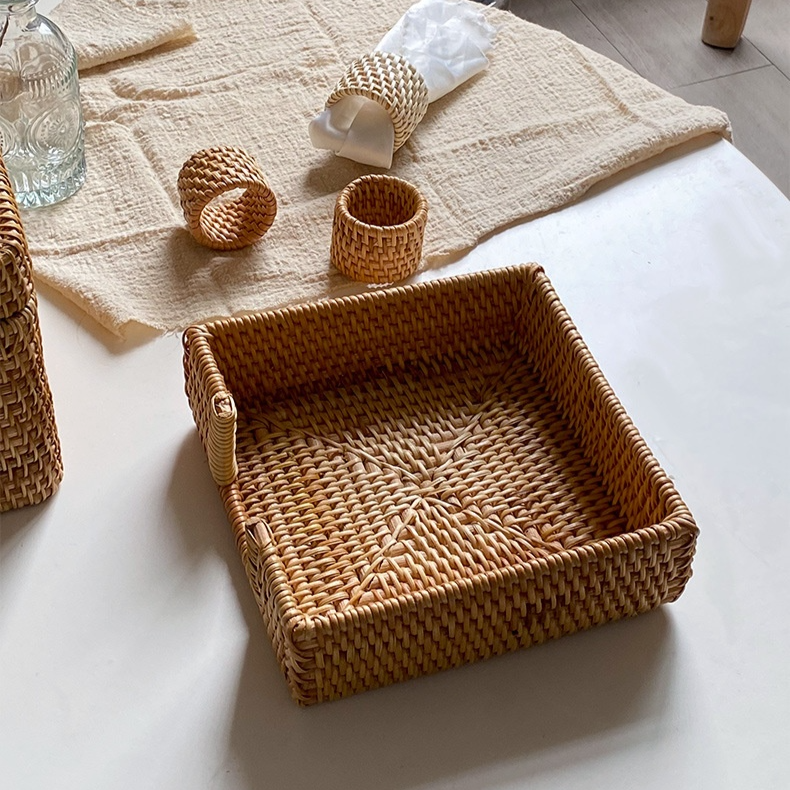 Handgefertigte Taschentuchbox aus Rattan