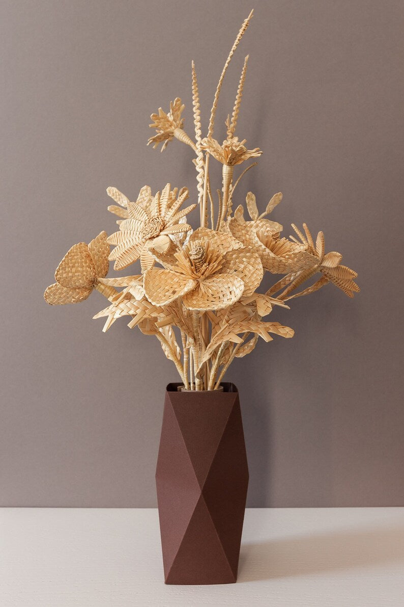 Natural straw woven wildflower bouquet, handmade, home decoration.