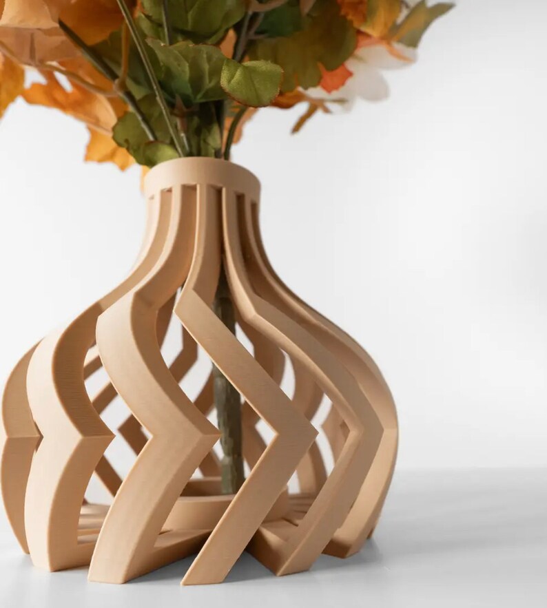 Dynamic openwork vase, minimalist geometric center decoration