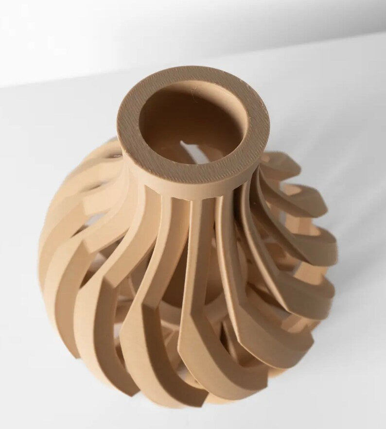 Dynamic openwork vase, minimalist geometric center decoration