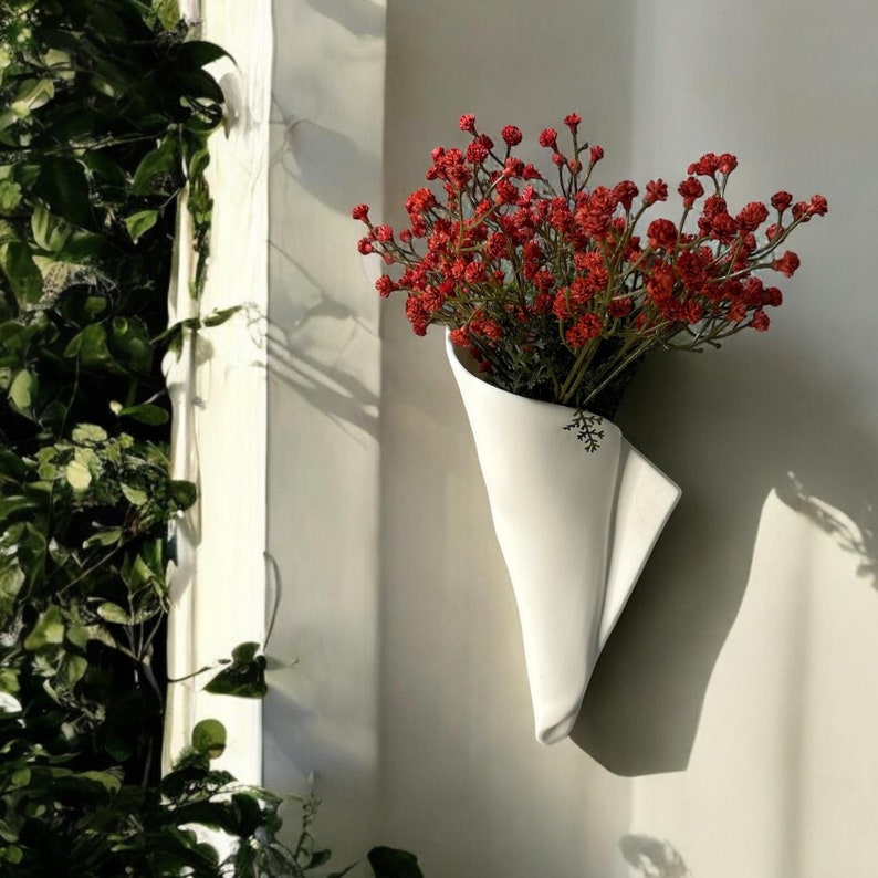 Napkin-shaped 3D-printed wall-mounted flower pot, minimalist indoor/outdoor decoration