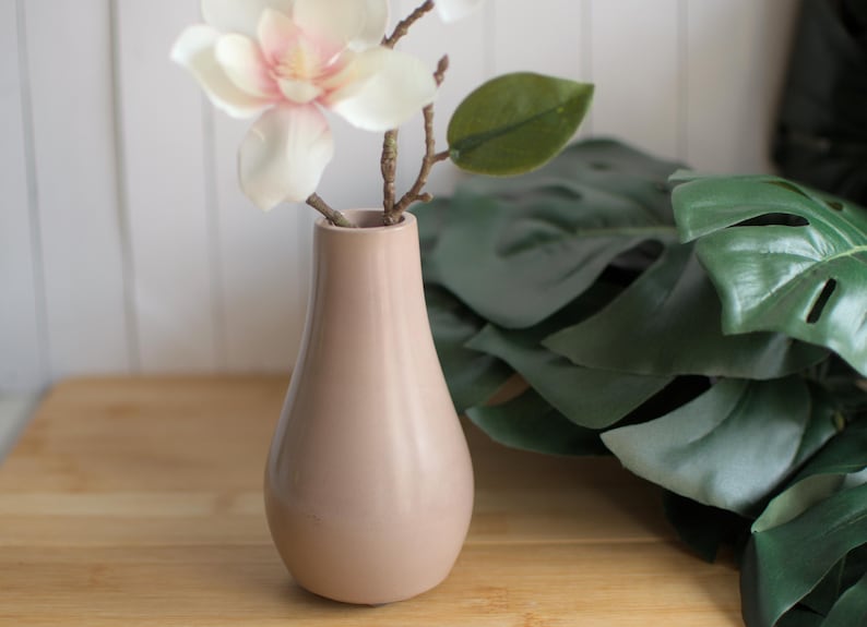Handmade small concrete vase, simple home floral decoration