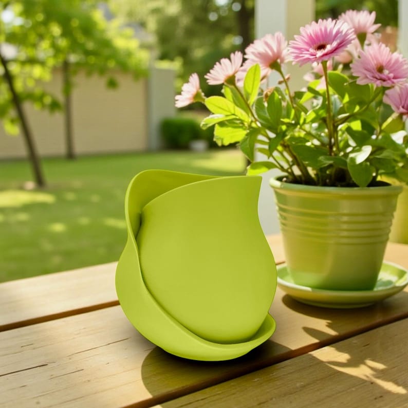 Curved vase, modern decorative item, home décor